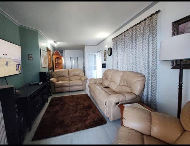 3 BEDROOM APARTMENT FOR SALE IN MARGATE BEACH